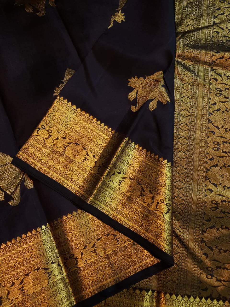 Black Kanchipuram Handloom 2G Gold Pattu Silk Saree