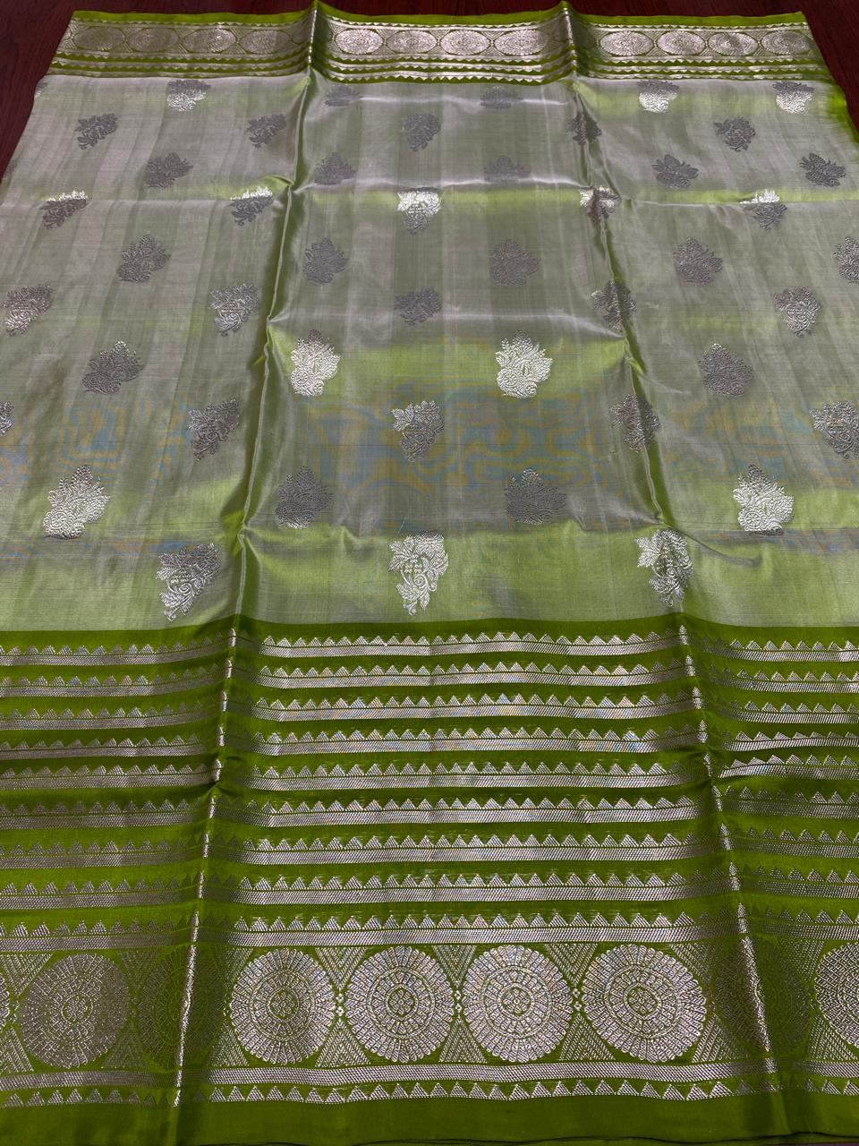 Dual Tone Green Venkatagiri Handloom Pattu Silk Saree